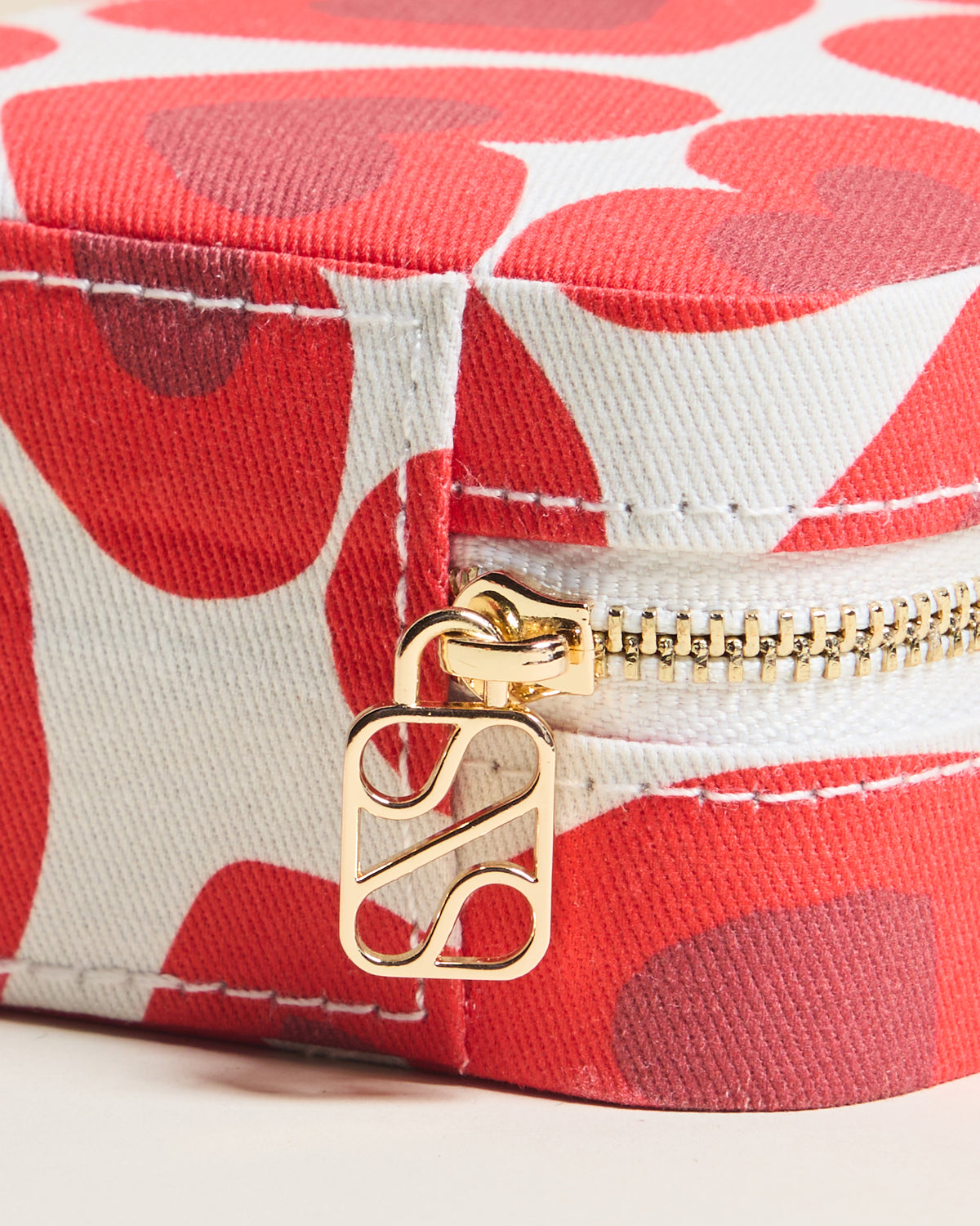 Corinne Kisses Kisses Travel Jewelry Box