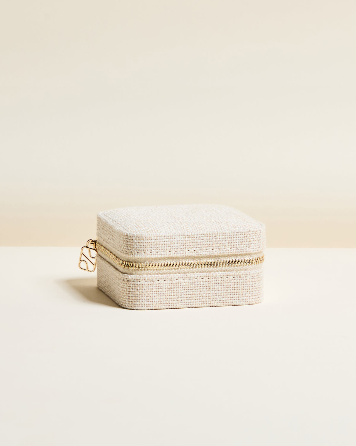 Corinne Linen Travel Jewelry Box