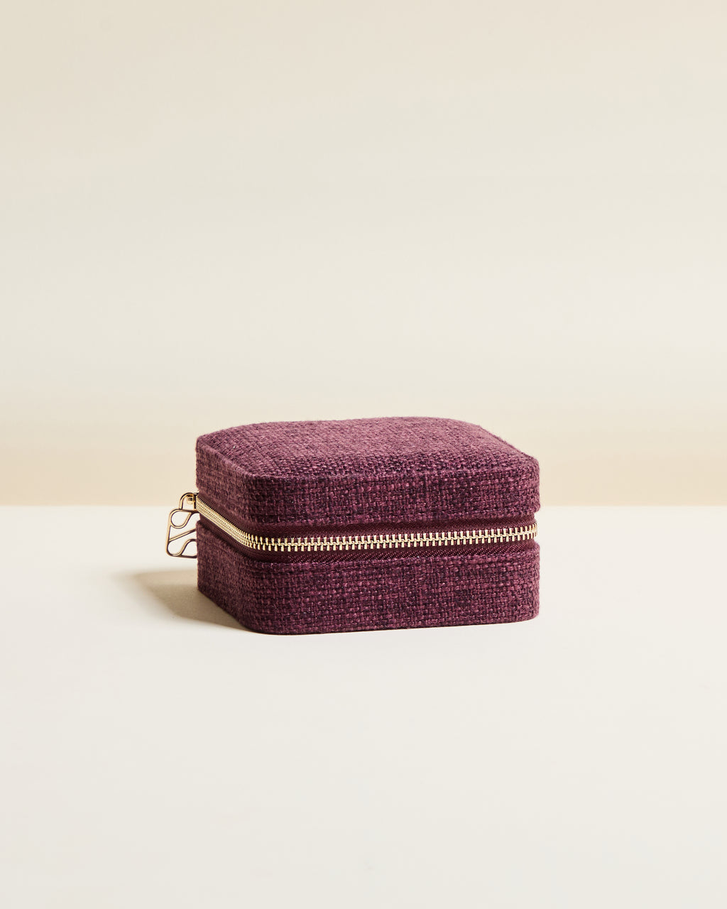 Corinne Linen Travel Jewelry Box