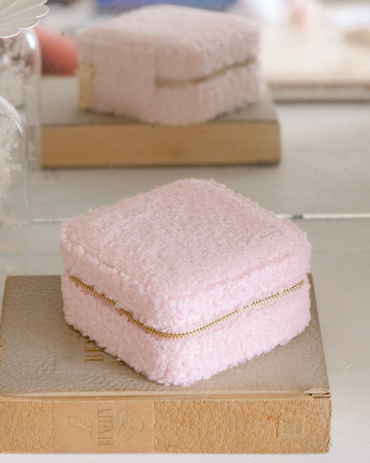 Corinne fluffy travel jewelry box - outlet