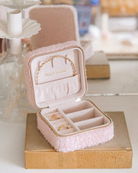 Corinne fluffy travel jewelry box - outlet