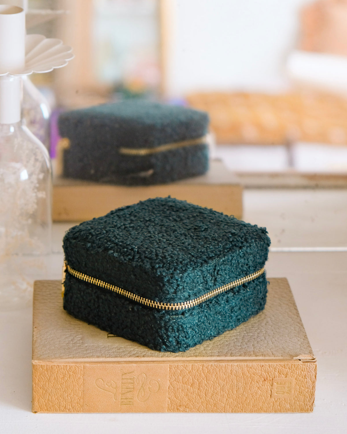Corinne fluffy travel jewelry box - outlet