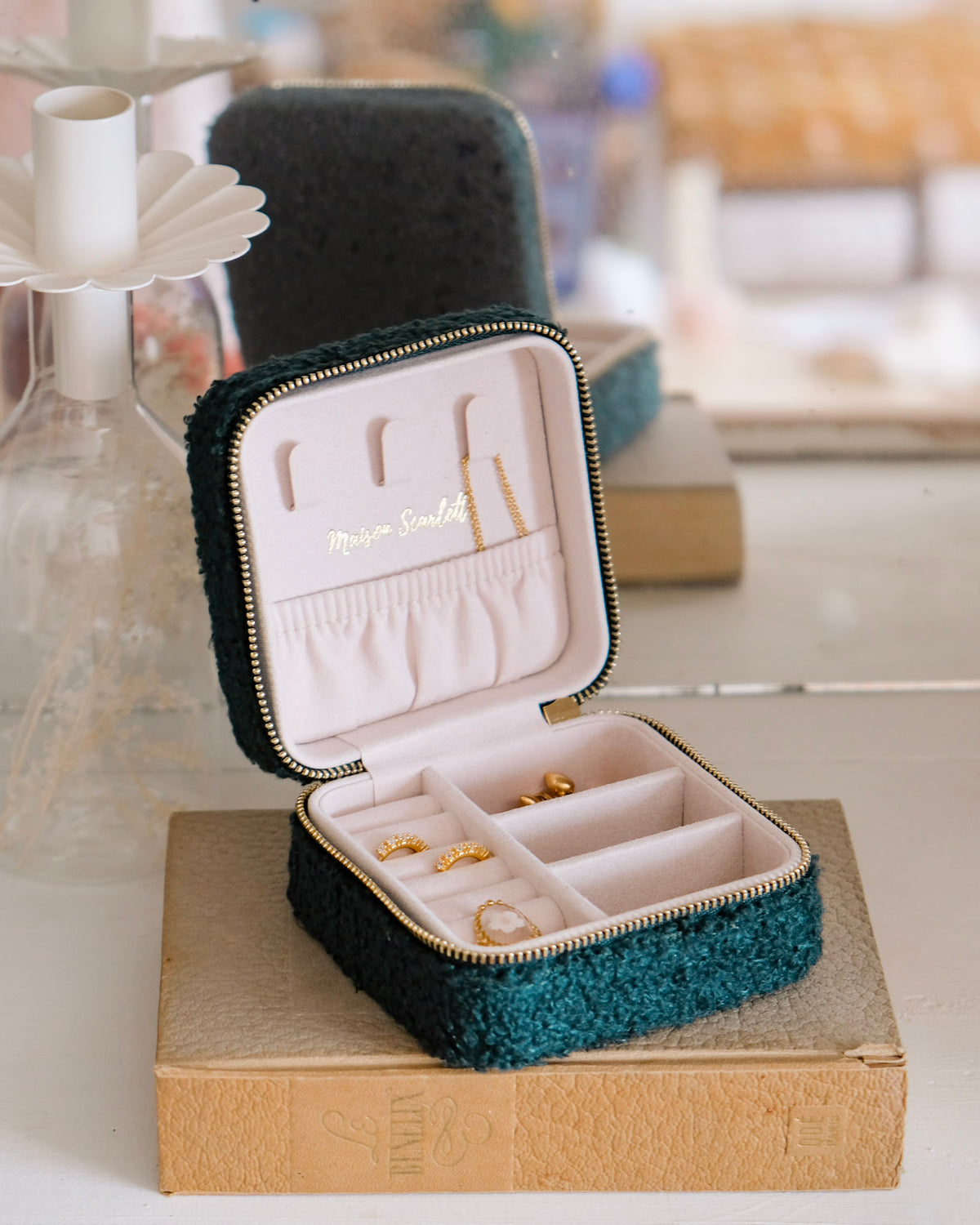 Corinne fluffy travel jewelry box - outlet