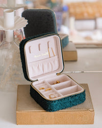 Corinne fluffy travel jewelry box - outlet