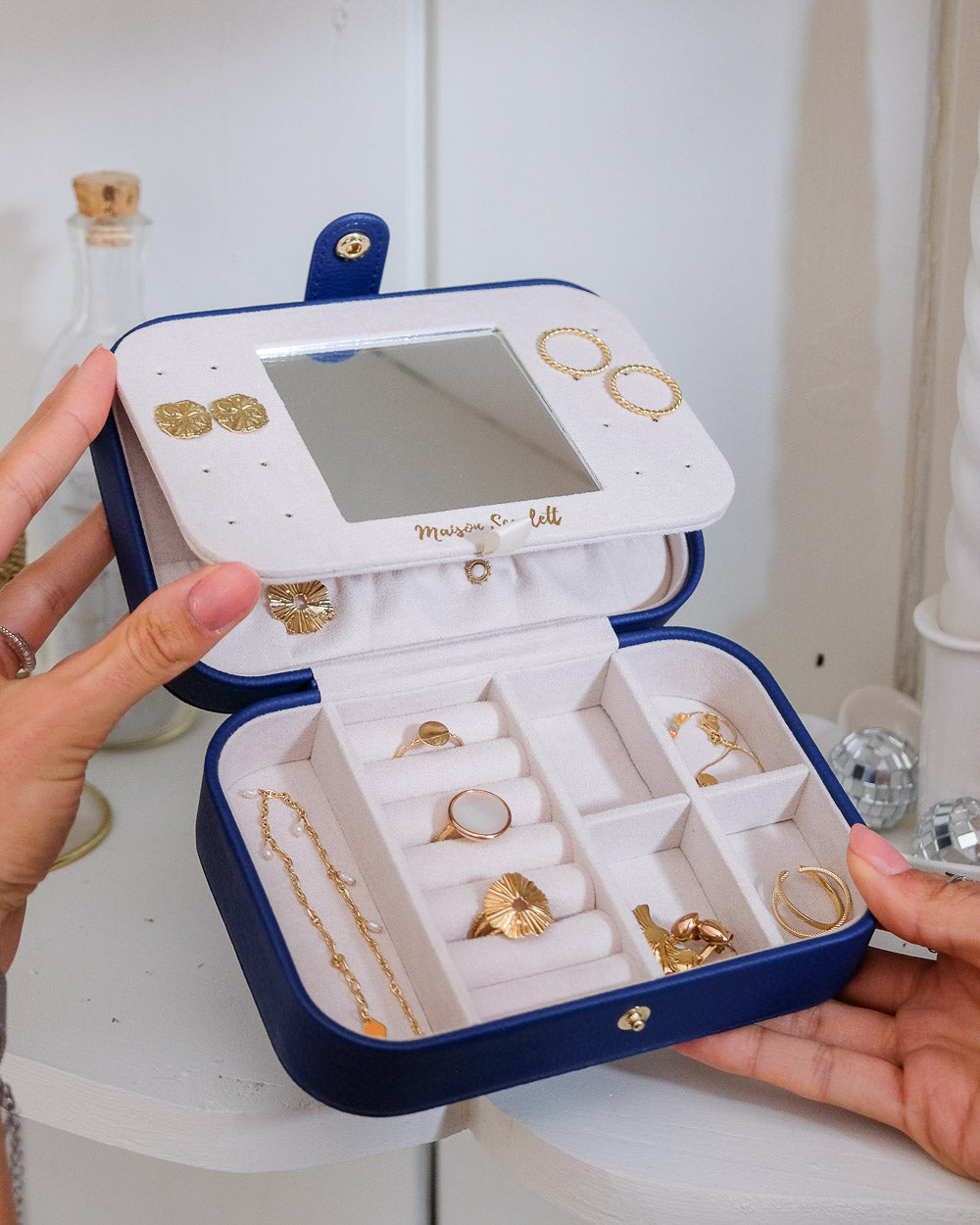 Brigitte PU leather travel jewelry box-feature-4