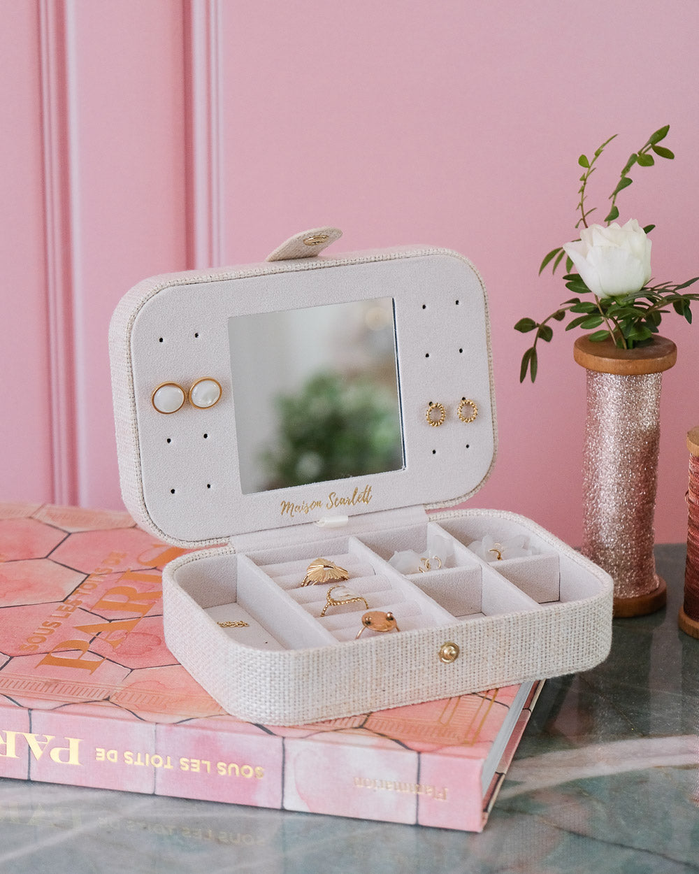 Brigitte linen effect travel jewelry box-feature-1