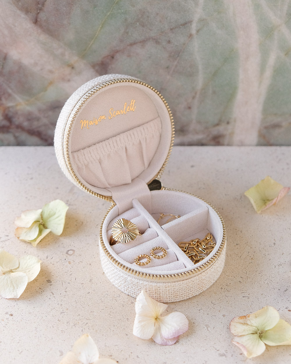 Yvonne linen effect travel jewelry box-feature-2