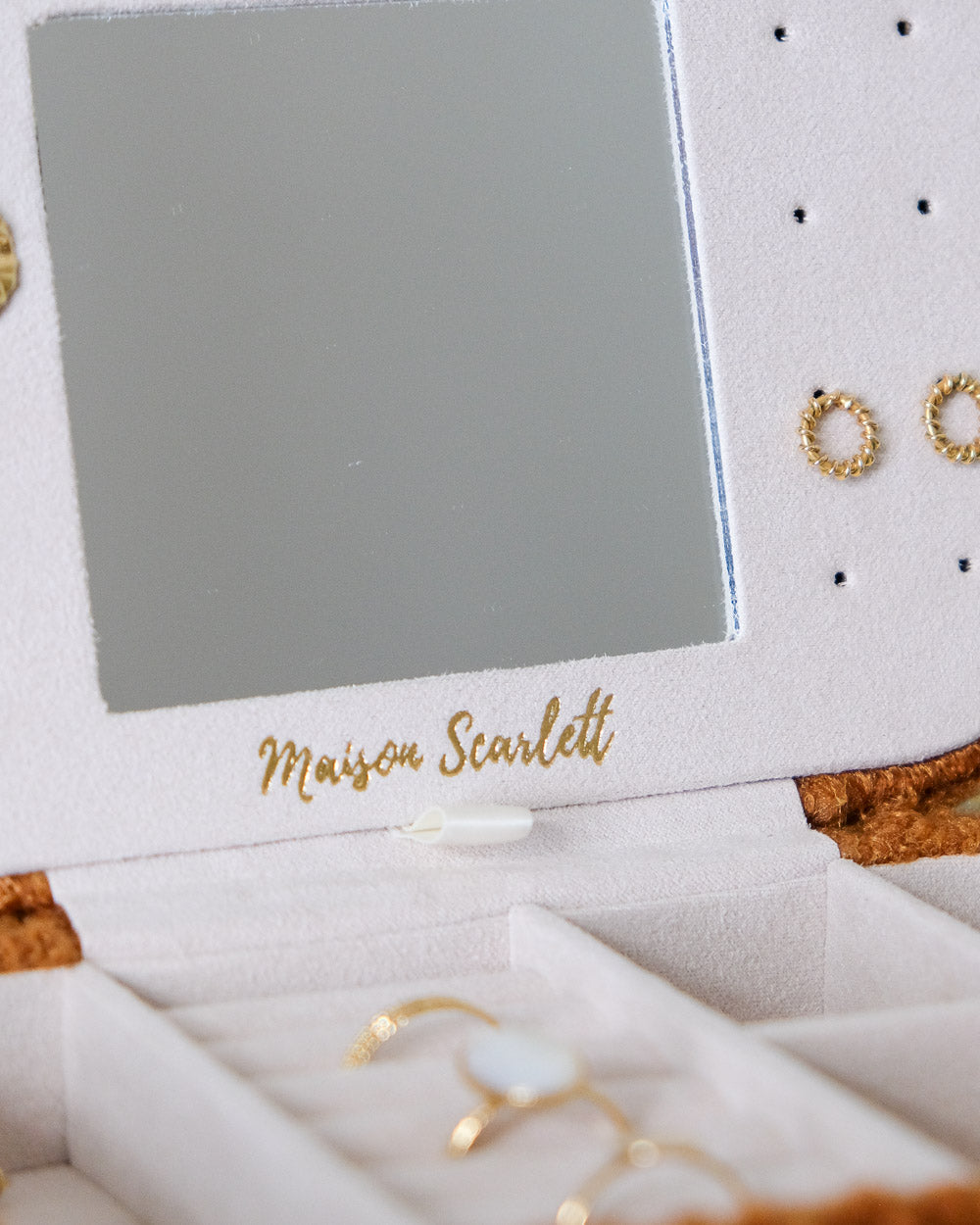 Brigitte teddy travel jewelry box-feature-2