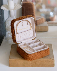 Corinne fluffy travel jewelry box - outlet