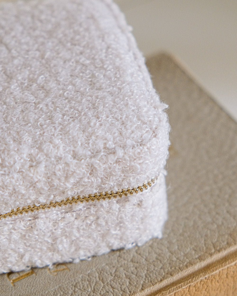 Corinne fluffy travel jewelry box - outlet