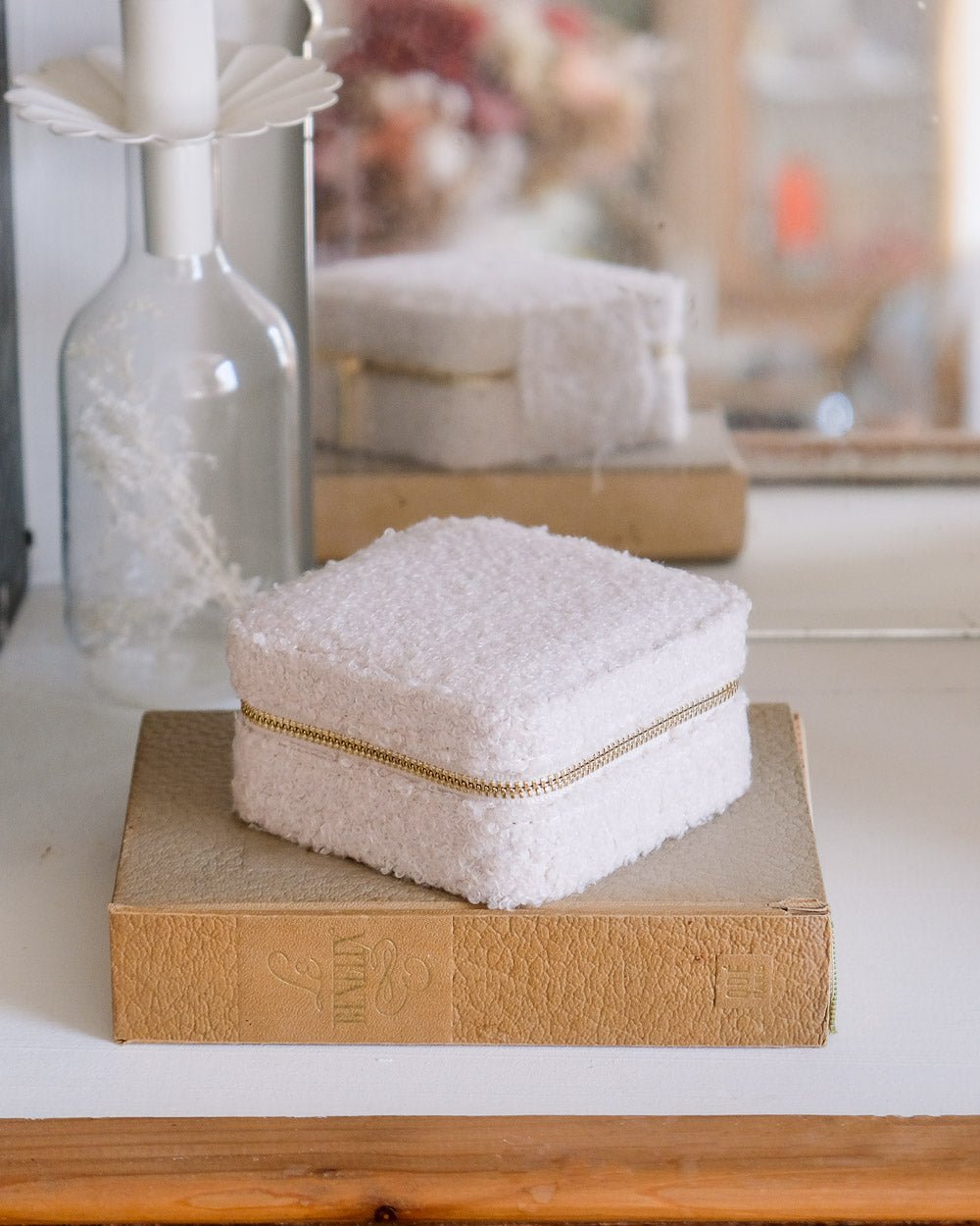 Corinne fluffy travel jewelry box - outlet
