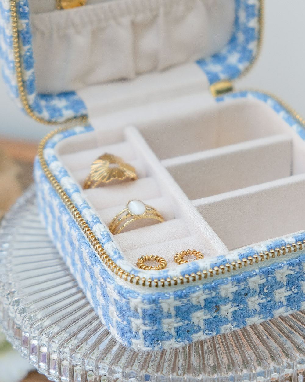 Corinne houndstooth travel jewelry box-feature-2