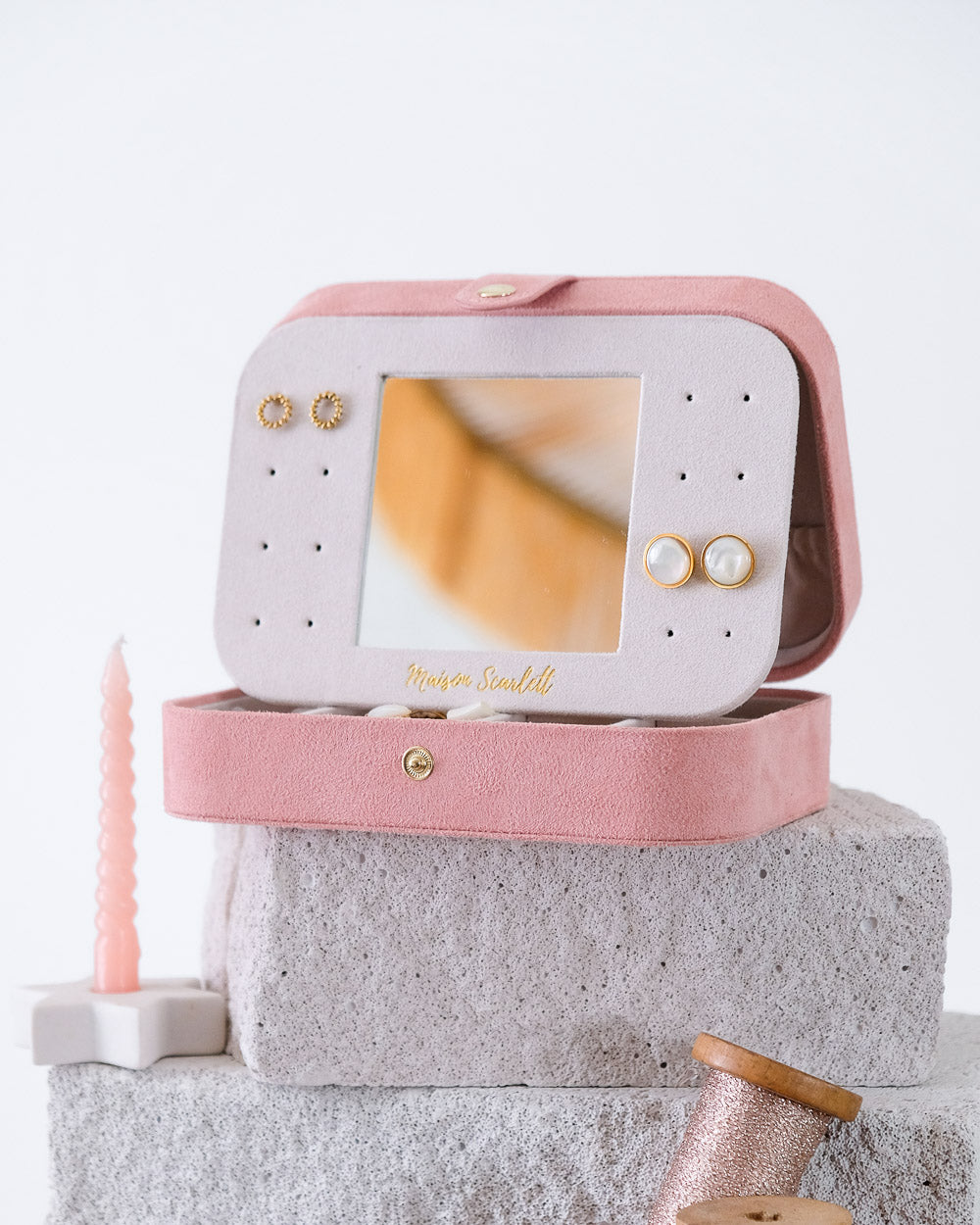 Brigitte velvet travel jewelry box-feature-1
