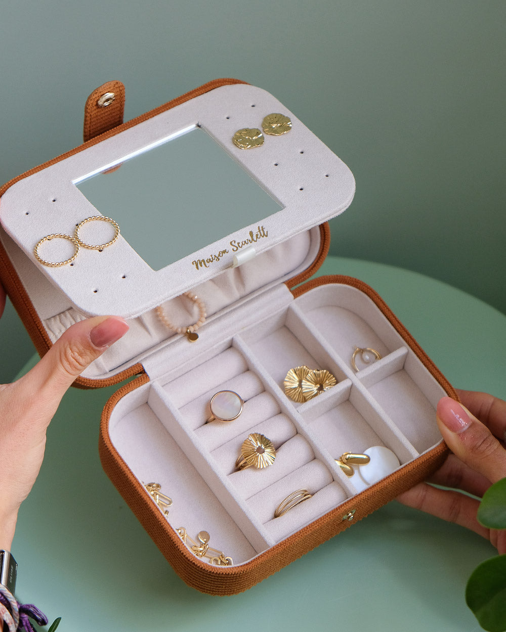 Brigitte corduroy travel jewelry box-feature-4