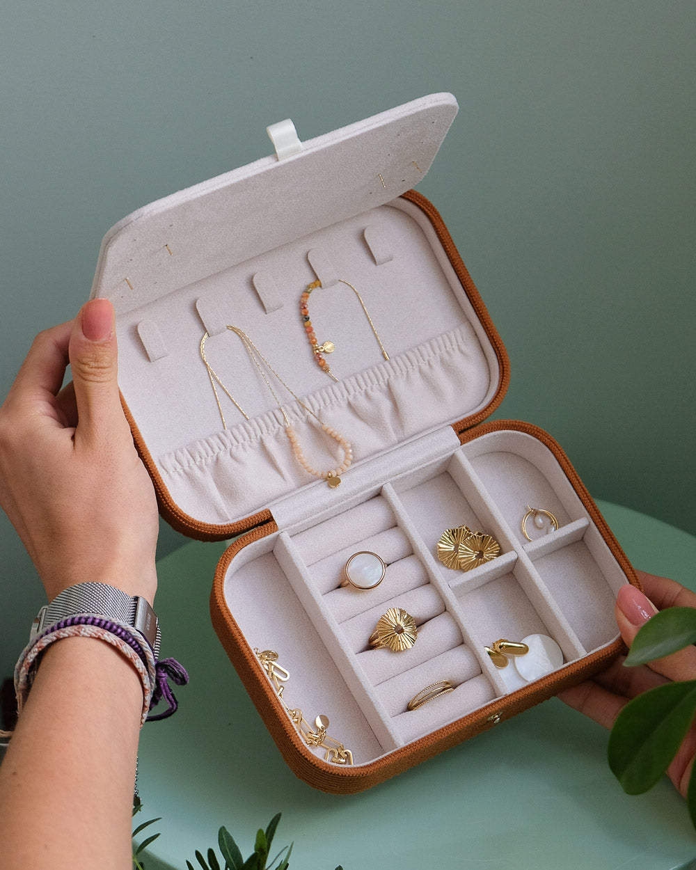 Brigitte corduroy travel jewelry box-feature-3