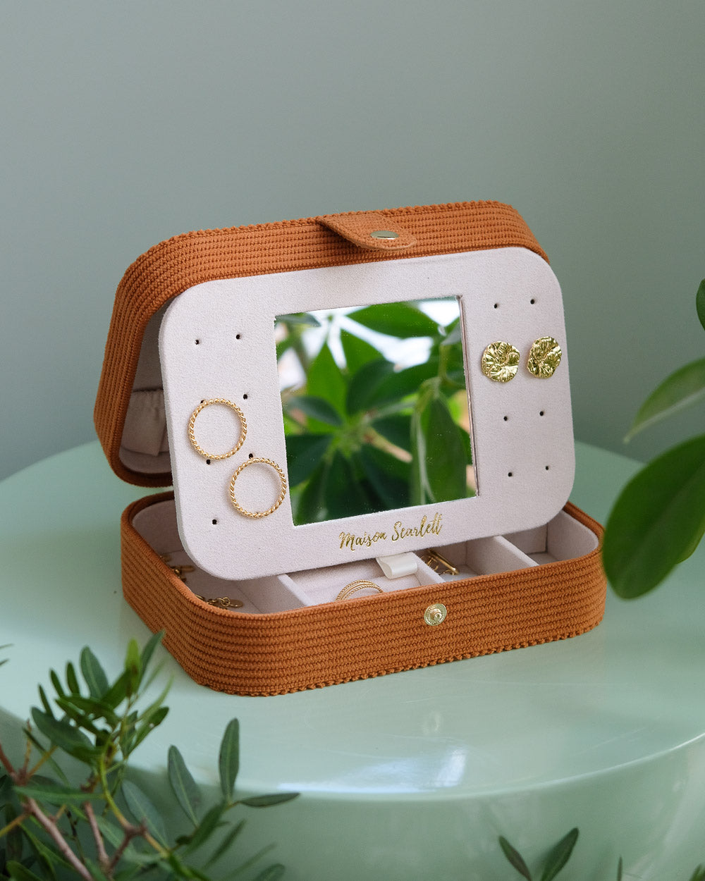 Brigitte corduroy travel jewelry box-feature-1