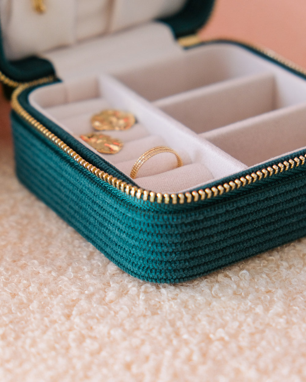 Corinne corduroy travel jewelry box-feature-2