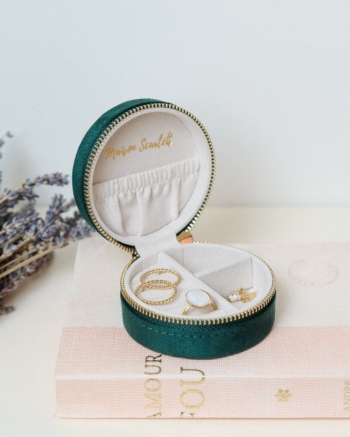 Yvonne velvet travel jewelry box
