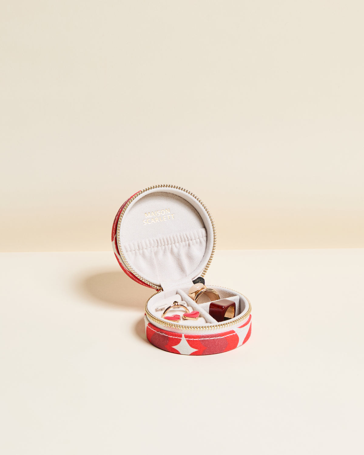 Yvonne Kisses Kisses Travel Jewelry Box