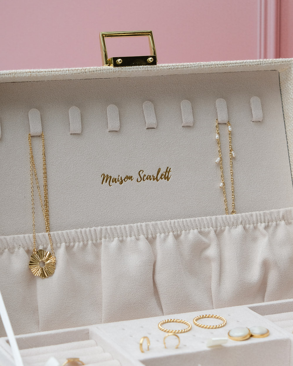 Louise linen effect jewelry box-feature-3