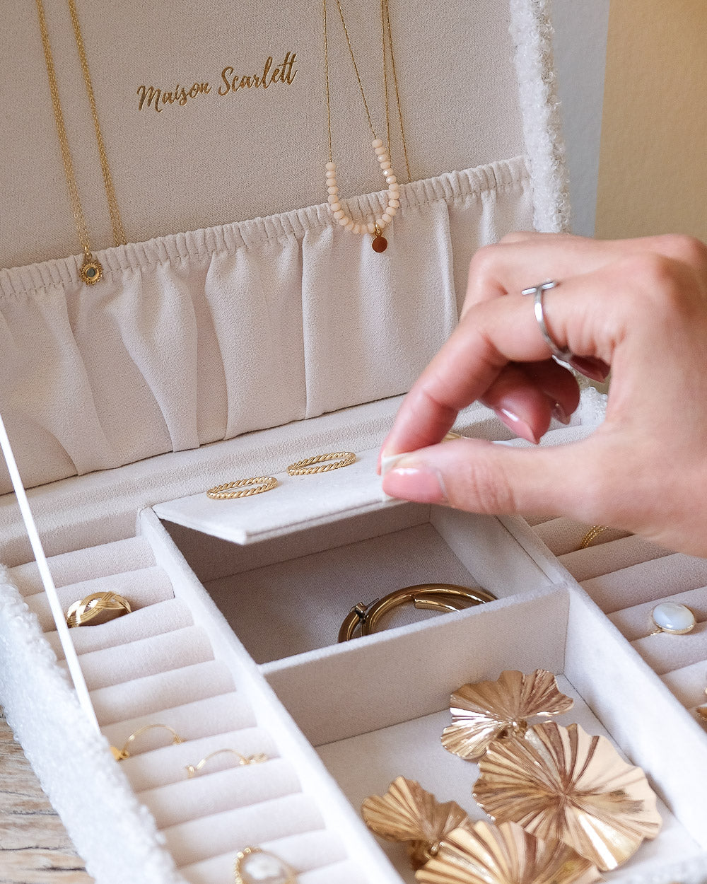 Anne teddy jewelry box-feature-1