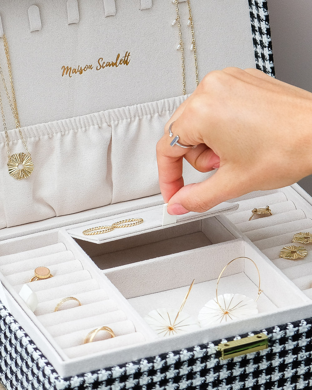 Louise houndstooth jewelry box-feature-1