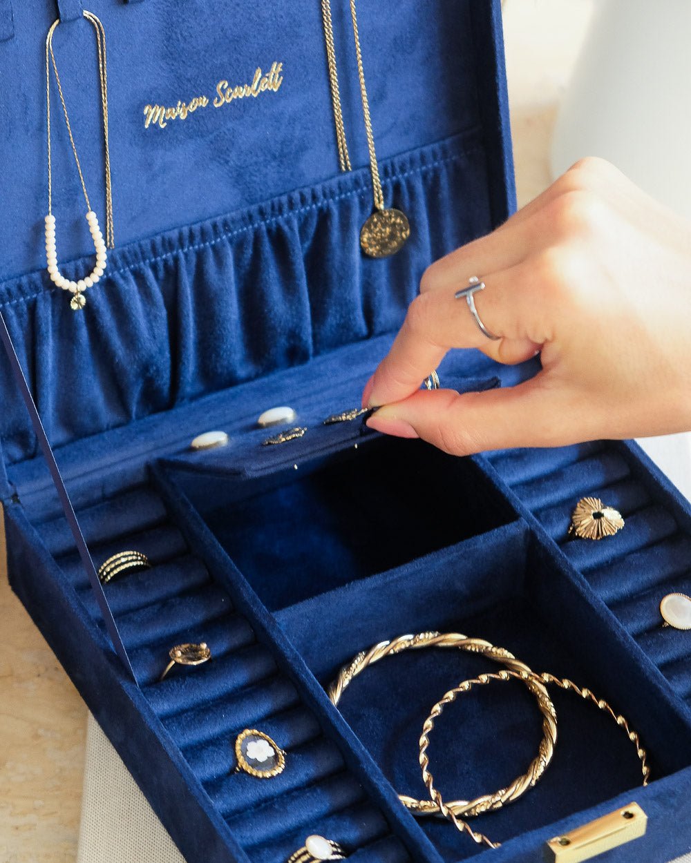 Anne Velvet Jewelry Box - Outlet