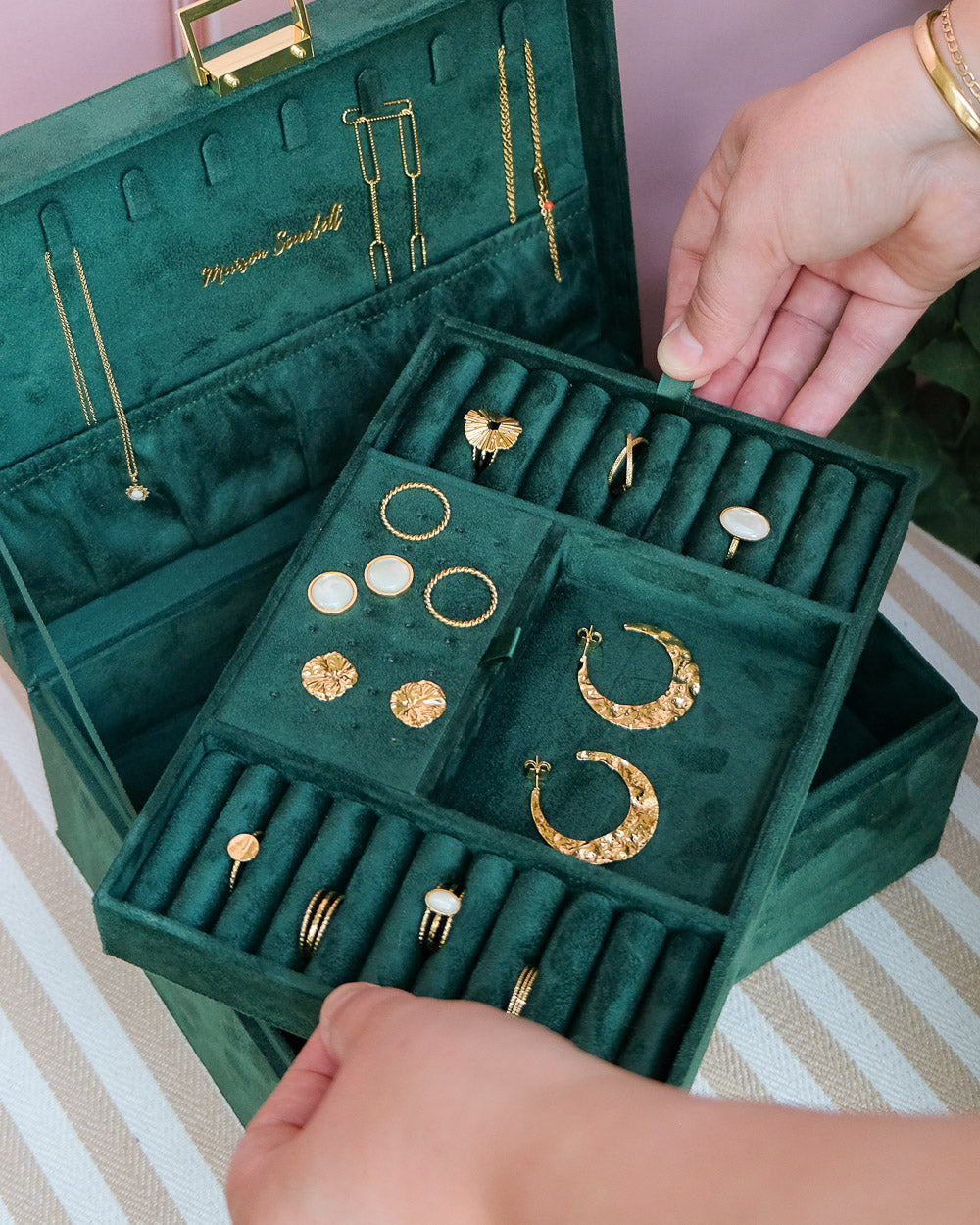 Denise velvet jewelry box-feature-3