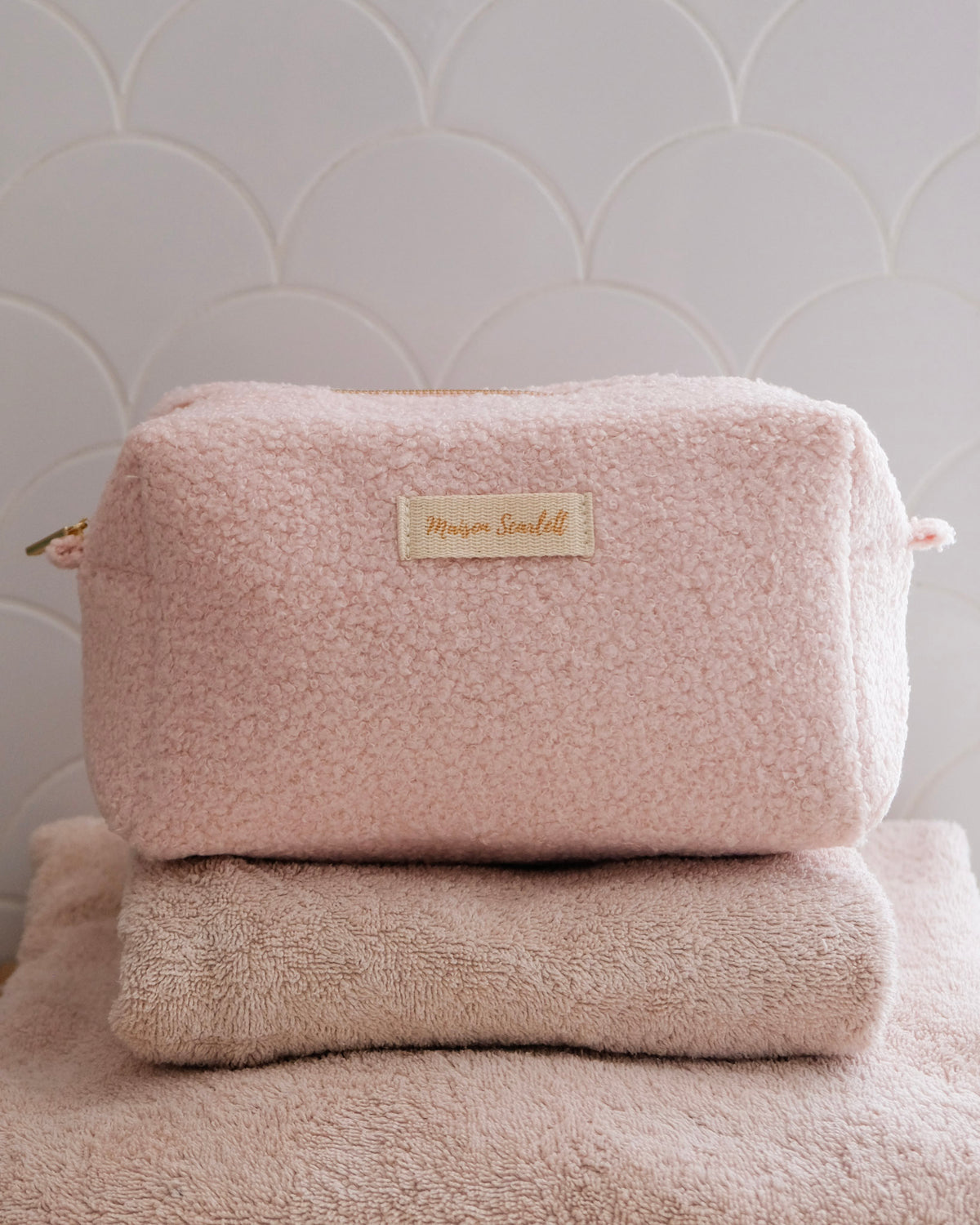 Charlotte faux-shearling toiletry bag - outlet
