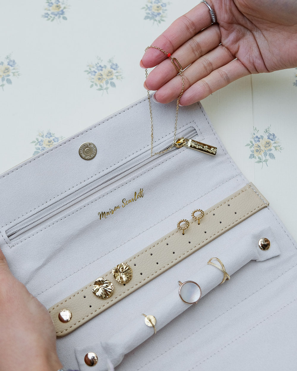 Catherine PU leather travel jewelry pouch-feature-3