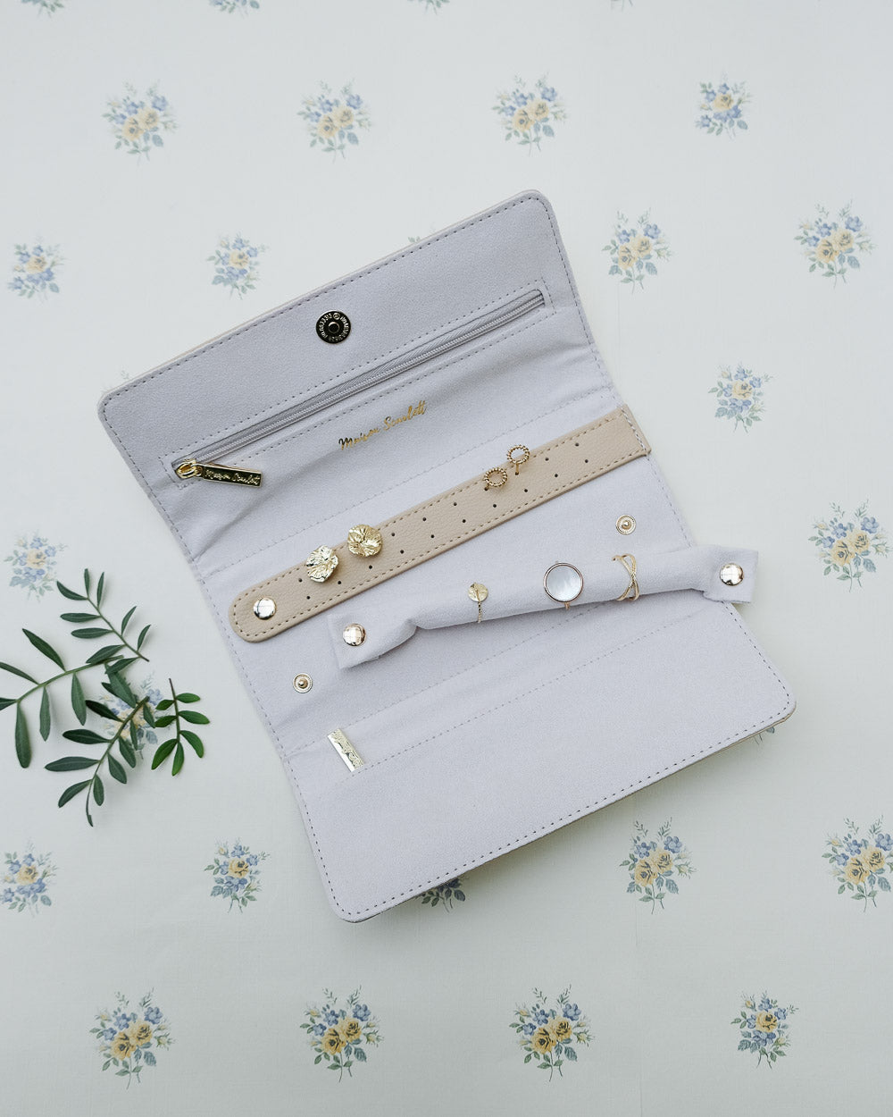Catherine PU leather travel jewelry pouch-feature-2