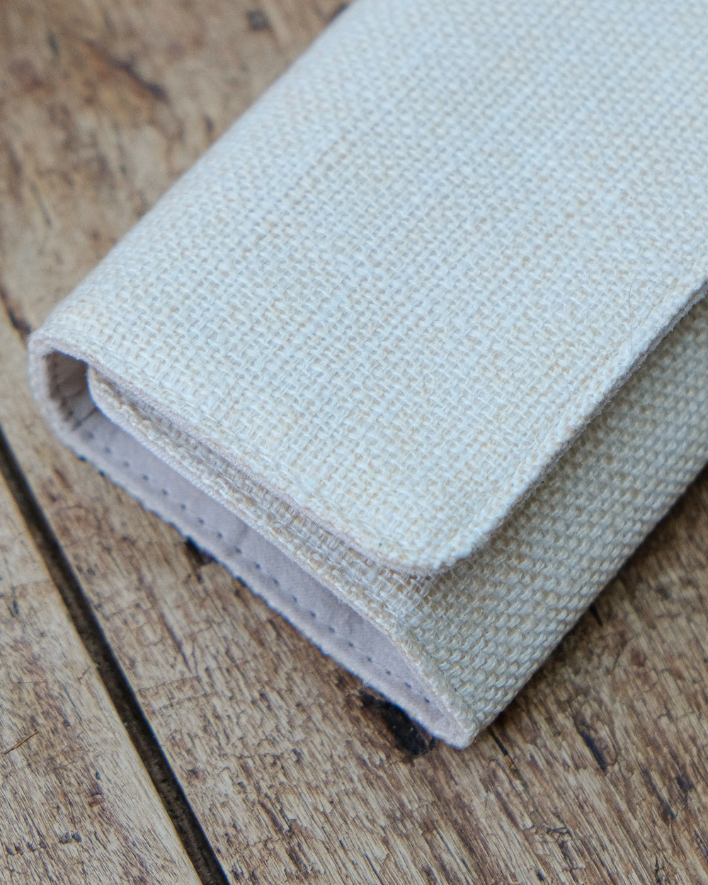 Catherine linen-effect jewelry pouch-feature-1