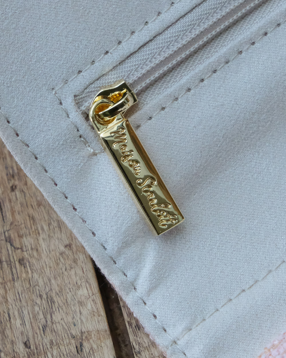 Catherine linen-effect jewelry pouch-feature-4