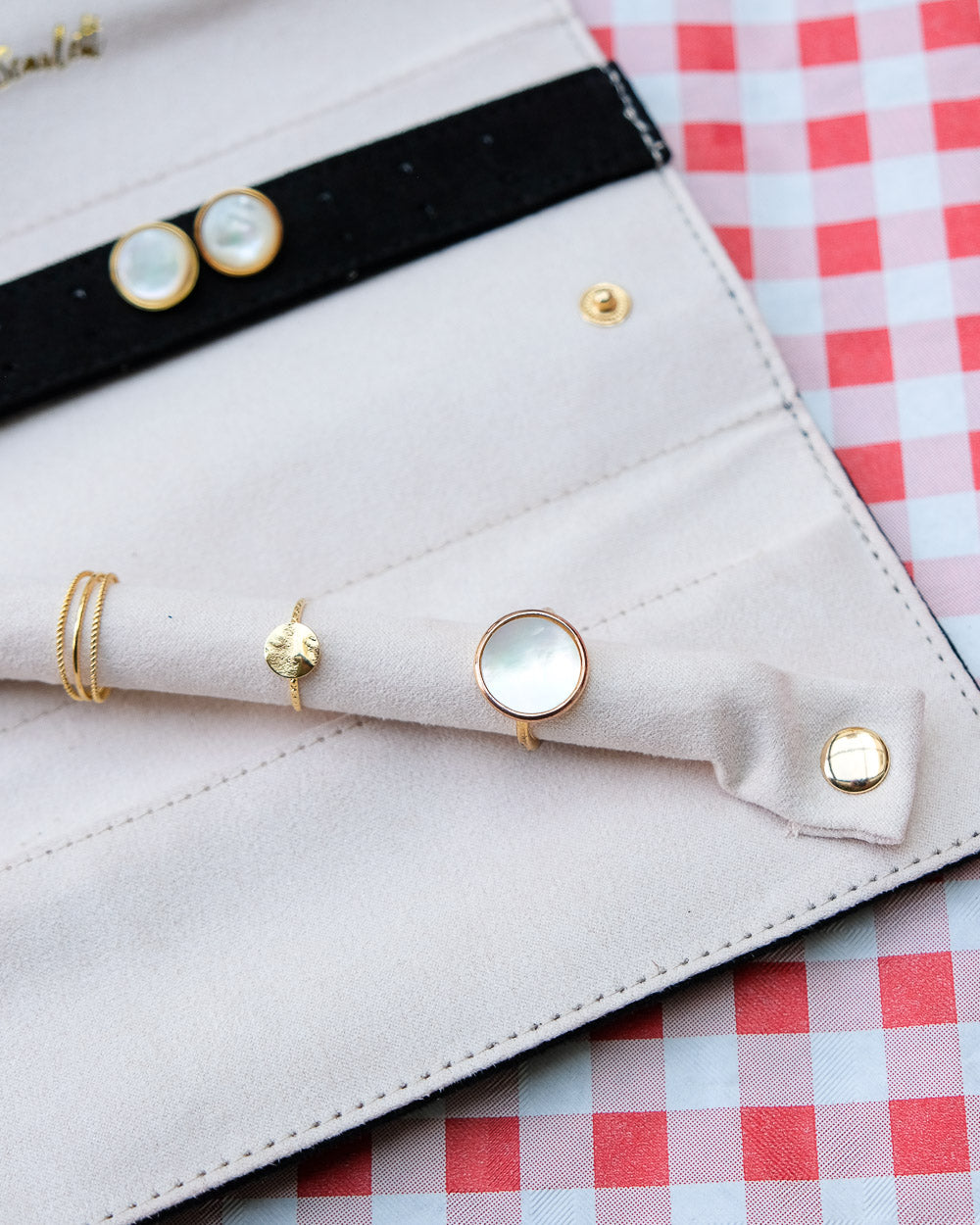 Catherine velvet travel jewelry pouch-feature-2
