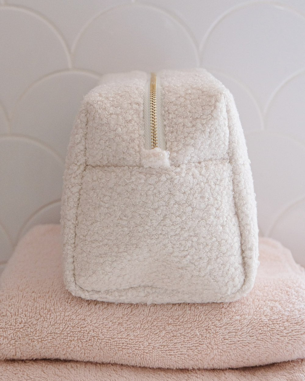 Charlotte faux-shearling toiletry bag - outlet