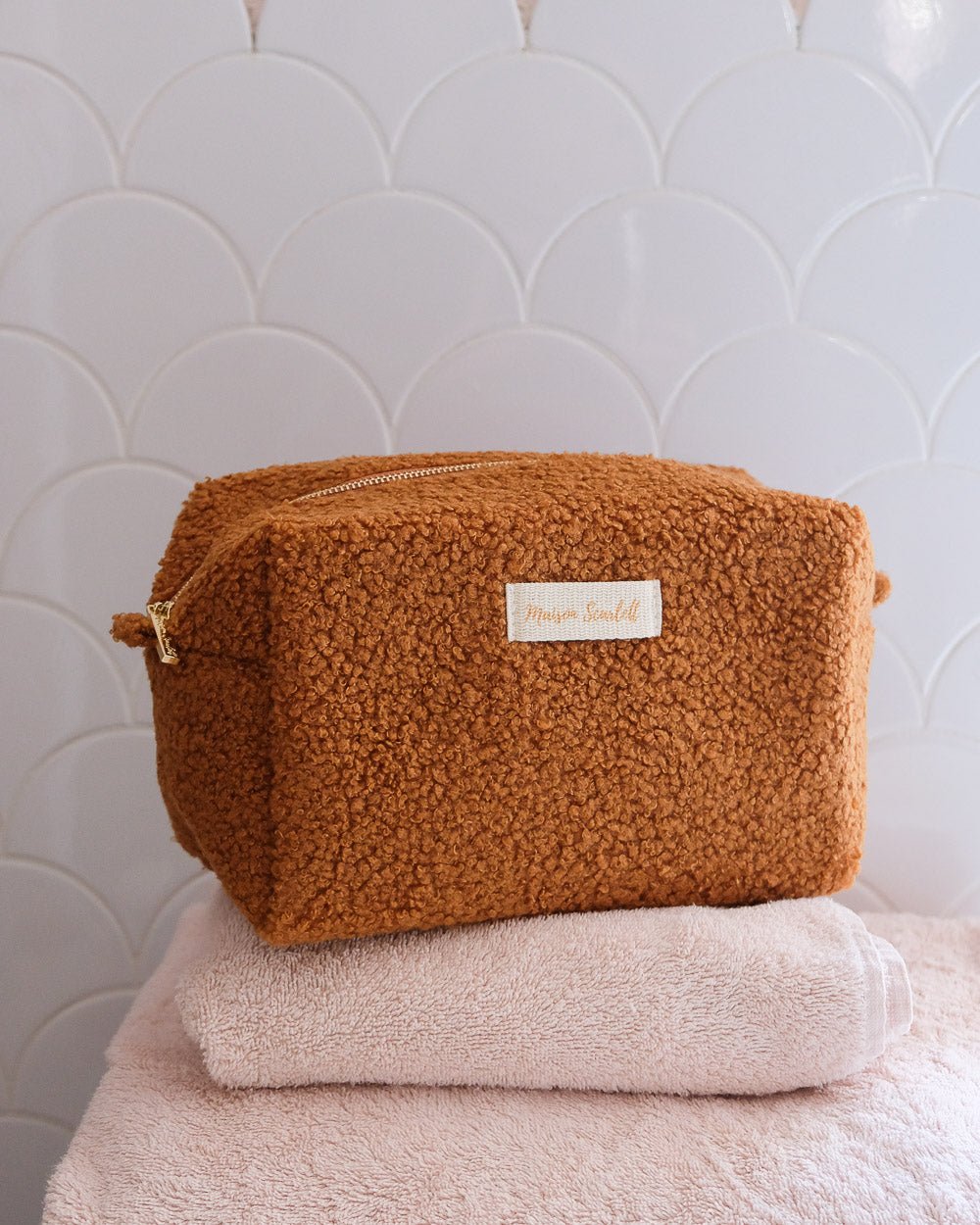Charlotte faux-shearling toiletry bag - outlet