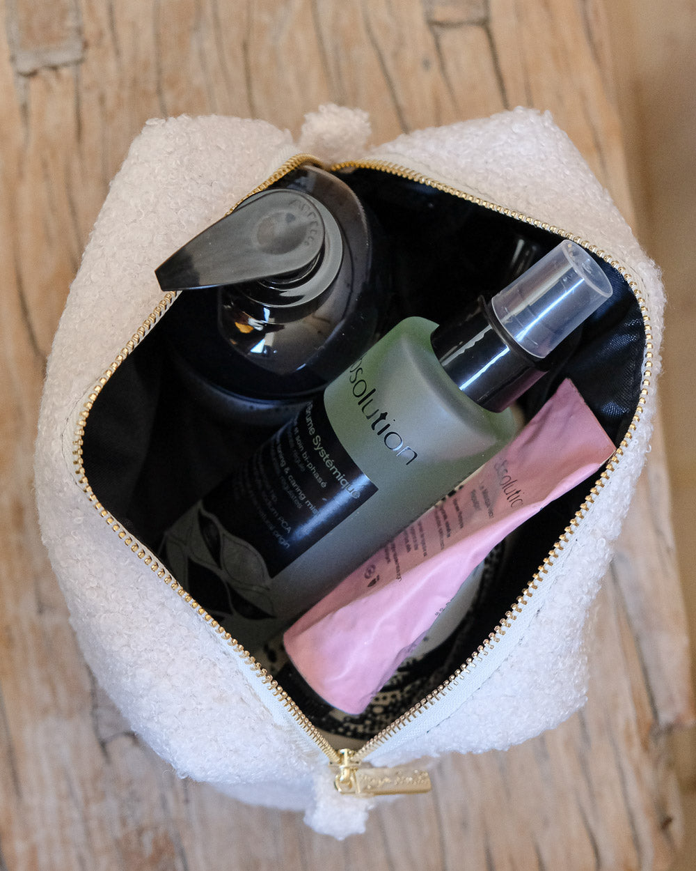 Charlotte teddy toiletry bag-feature-3