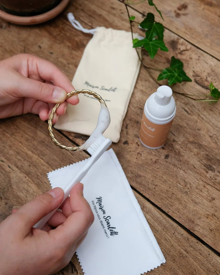Jewelry cleaning kit