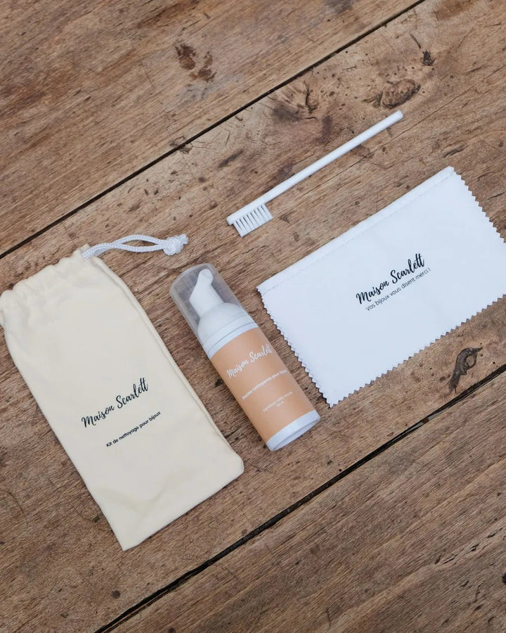 Jewelry cleaning kit