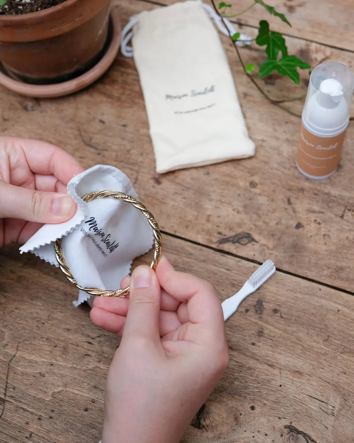 Jewelry cleaning kit